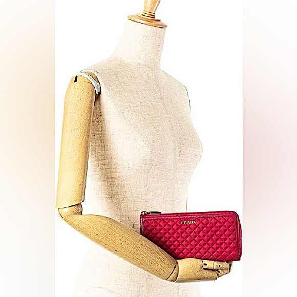 💞Authentic PRADA Pink Quilted Women's Wallet💞 - Picture 15 of 15